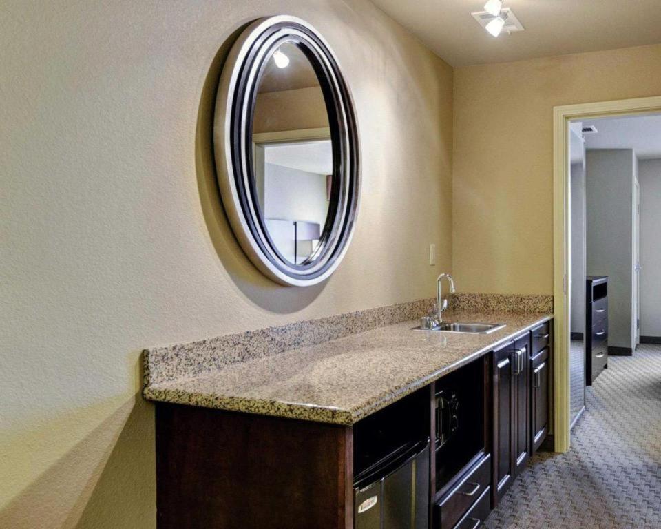 Comfort Suites Near Hot Springs Park Exteriör bild